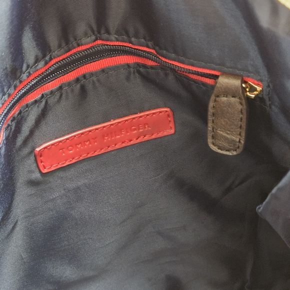 Tommy Hilfiger Cross Body Logo Purse - Picture 5 of 8